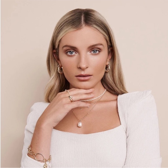 Real Gold Plated Single Freshwater Pearl Necklace - Picture 2 of 6